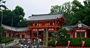 The bright orange entrance to the Yasaka Shrine in Gion