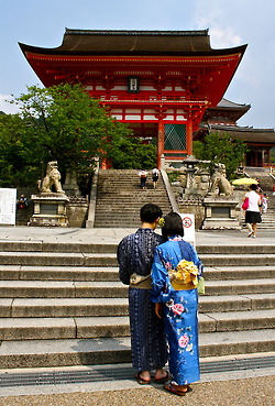 Locals dressed in Kimonos outside the gates at Kiyomizu-dera Temple